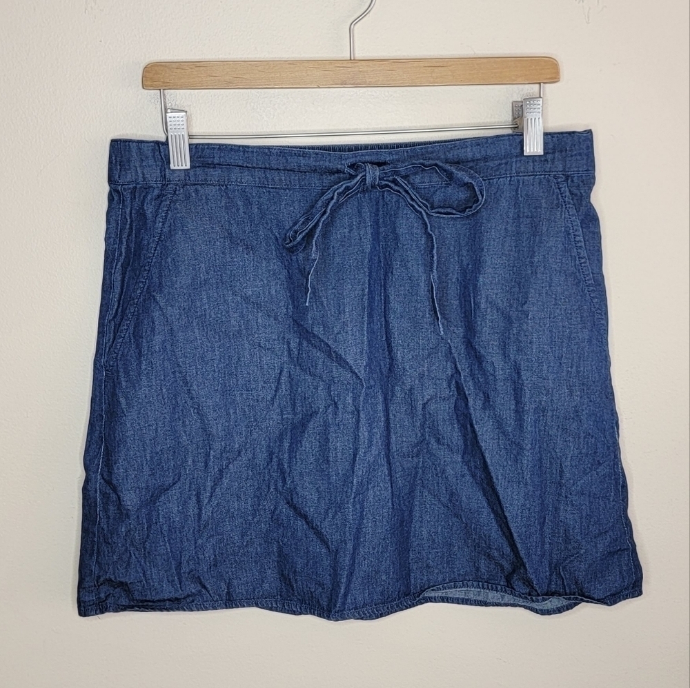 Draper James Lightweight Dark Denim Mini Skirt with Tie Waist Size Medium